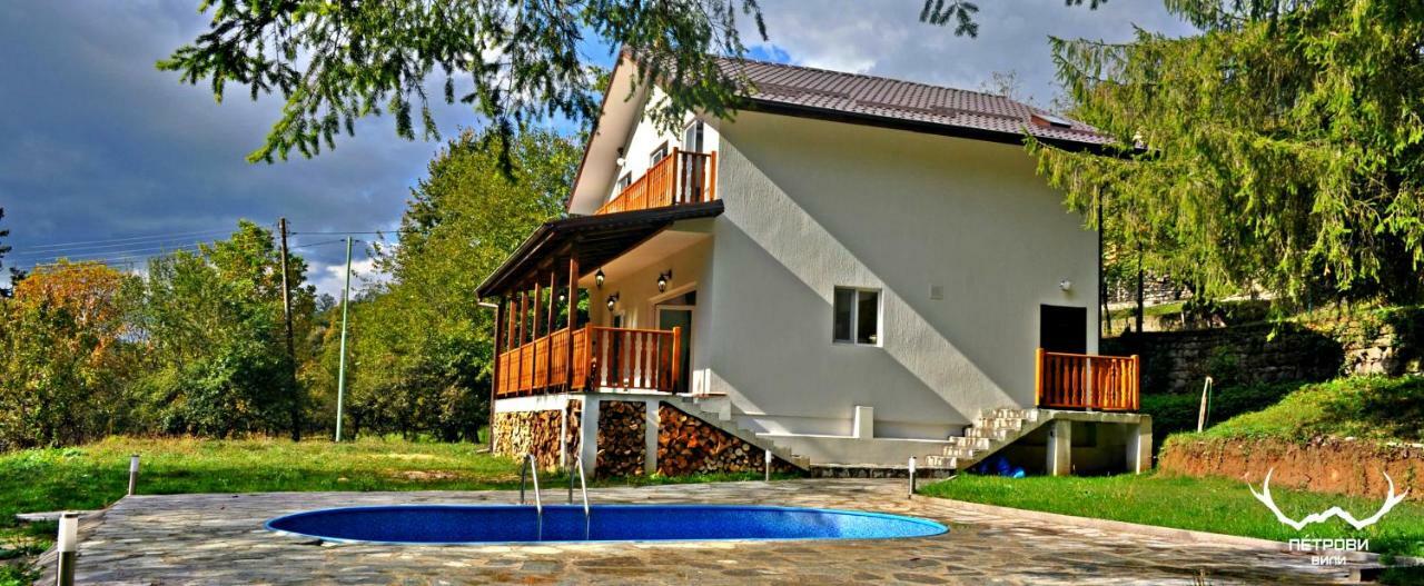 Пе́Трови Вили Ribarica Luaran gambar